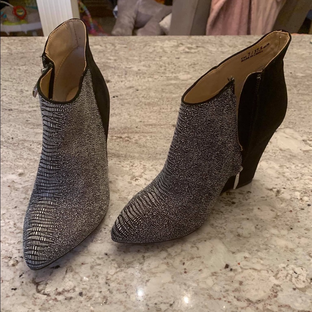 Kristin Cavalliri/Chinese laundry booties